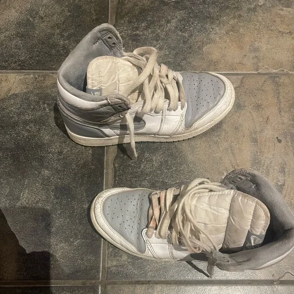 Nikes - Picture 2 of 4